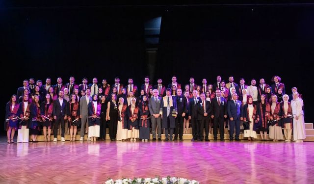 EBYÜ Tıp Fakültesi 12. Mezunlarını Coşkuyla uğurladı