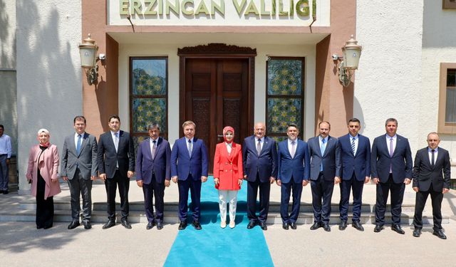 Bakan Özdemir Erzincan Valiliği’ni Ziyaret Etti