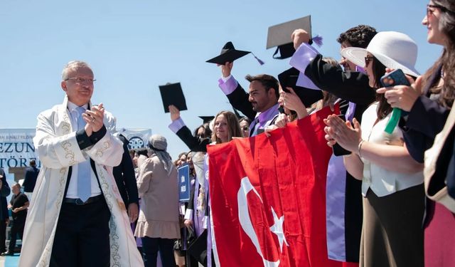 EBYÜ’de Mezuniyet Coşkusu