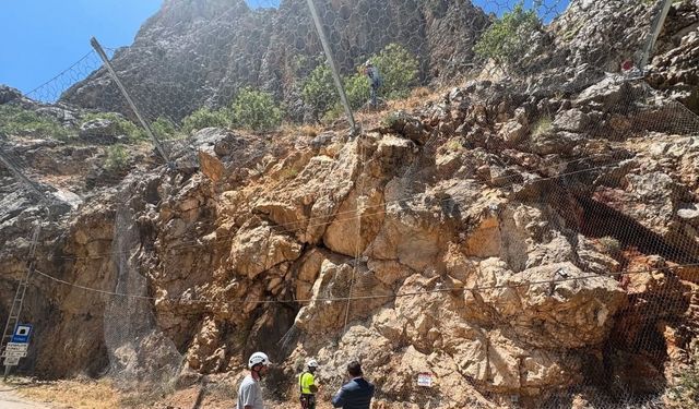 Taşyolu, Kaya Düşmesi Nedeniyle Kısa Süreli Ulaşıma Kapandı
