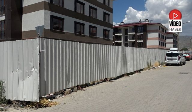 Kızılay TOKİ Korkulukları Sürücüler Ve Yayalar İçin Tehlike Saçıyor