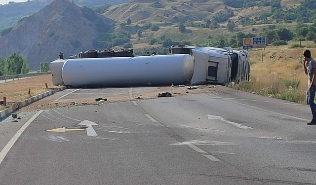 Argon Gazı Yüklü Tır Devrildi; 1 yaralı