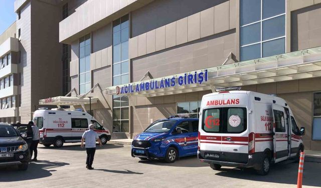 Üzerlerine Taş Düşen 2 İşçi Yaralandı