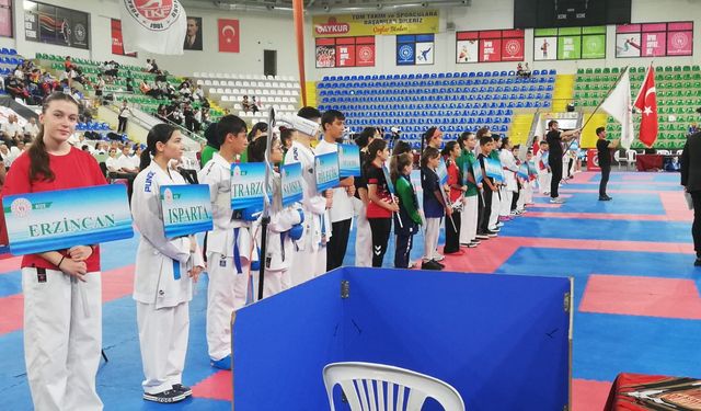 Karateciler Rize’den Madalyalarla Döndüler