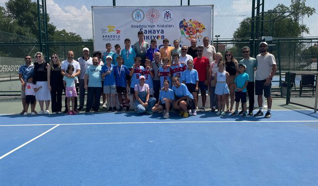 Erzincan’da Düzenlenen ANALİG Tenis Müsabakaları Sona Erdi