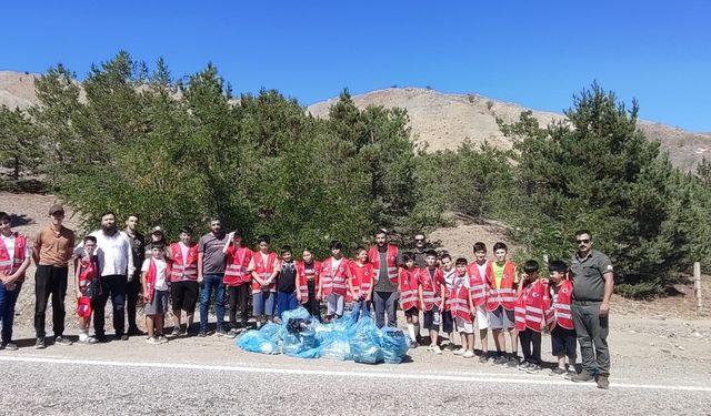 Erzincan’ın Atatepe’si Çöplerden Temizlendi