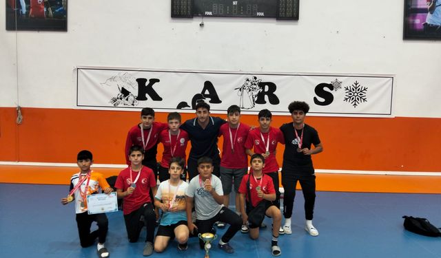 Erzincanlı Güreşçiler Uluslararası Turnuvadan Madalyalarla Döndü
