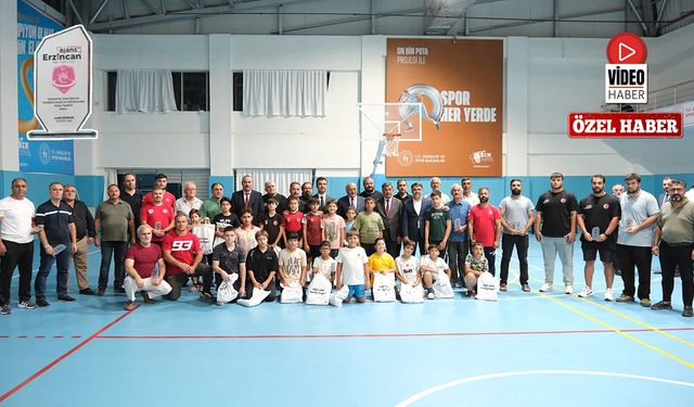 Ajans Erzincan Güreşin Efsane İsimlerini Ödüllendirdi