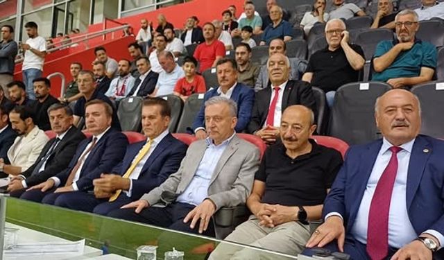 İl Protokolü Erzincanspor Maçını Tam Kadro İzledi