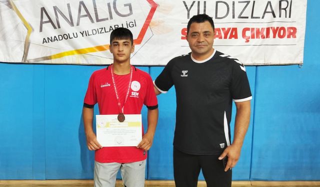 Erzincanlı Güreşçi Yakup Efe Navruz Türkiye 3. Sü Oldu