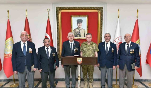 Gazilerden 3’ncü Ordu Komutanı Altuğ Paşa’ya hayırlı olsun ziyareti