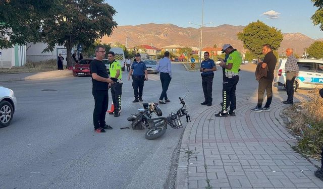 Minibüsün Çarptığı Elektrikli Bisikletteki Çocuk Ağır Yaralandı