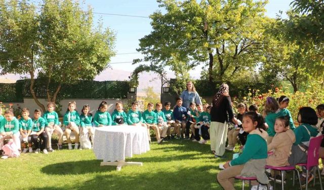 Minikler Yöresel Ürün Pekmezli Yufka Açtılar