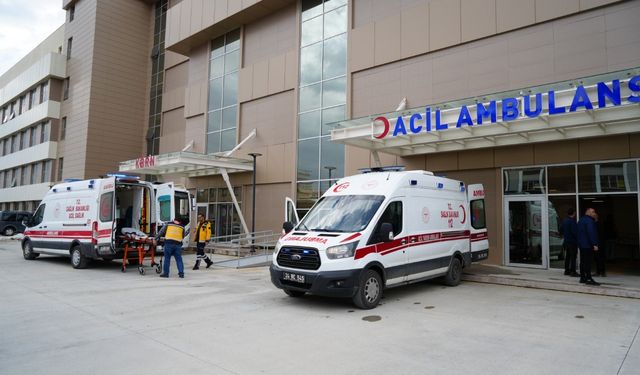 Sakaltutan'da Trafik Kazası: 5 Yaralı