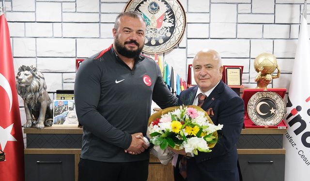 Bakan’dan Dünya 3. Sü Sarıçiçek’e Ziyaret