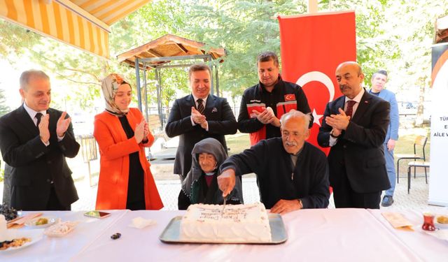 “Kıymetli Büyüklerimiz Başımızın Tacıdır”