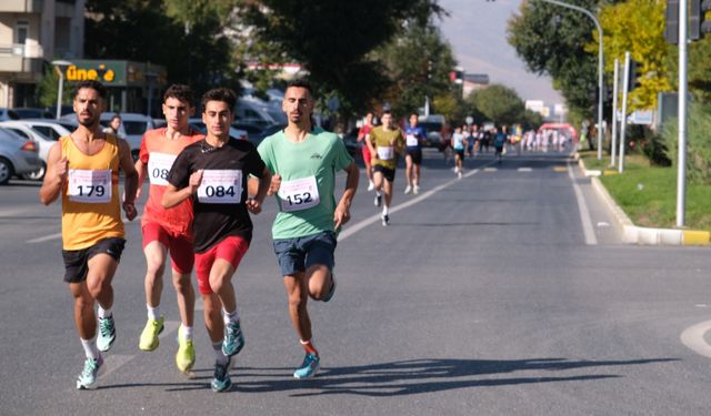 Erzincan’da Cumhuriyet Koşusu Düzenlendi