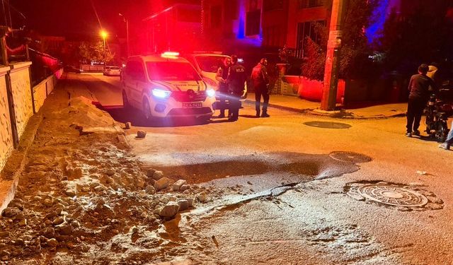 Yeni Asfaltlanan Yolda Göçük Oluştu, Bisiklet Sürücüsü Yaralandı