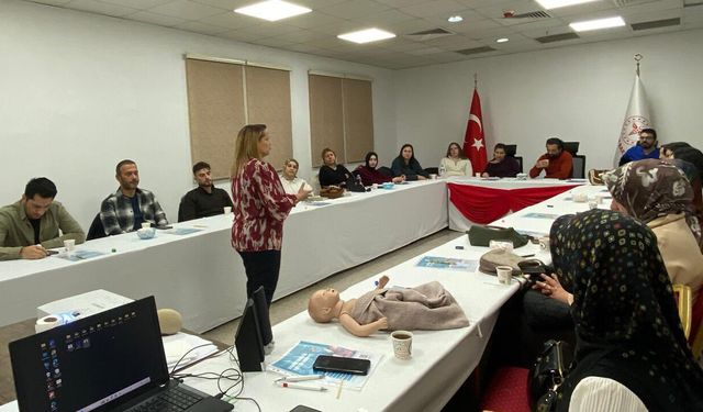 Anne Sütünün Teşviki Kapsamında Aile Hekimlerine Uygulamalı Eğitim