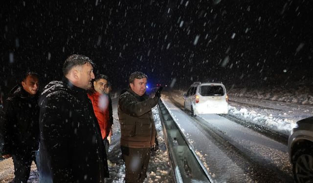 Vali Aydoğdu Sakaltutan’da Kar Temizleme Çalışmalarını Denetledi