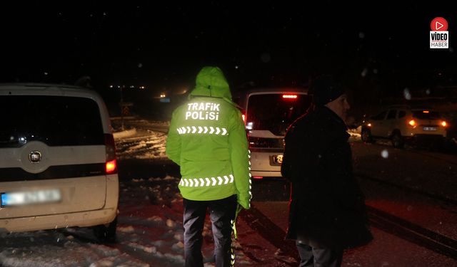 Kar ve Tipi Nedeniyle Sakaltutan, Kızıldağ ve Ahmediye Geçitlerinde Yol Ulaşıma Kapandı