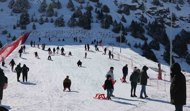 Ergan'da Çocukların Kızak Keyfi