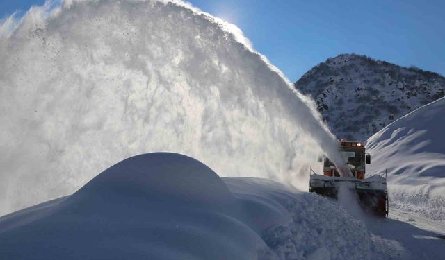 Erzincan'da 449 Köy Yolu Ulaşıma Kapandı