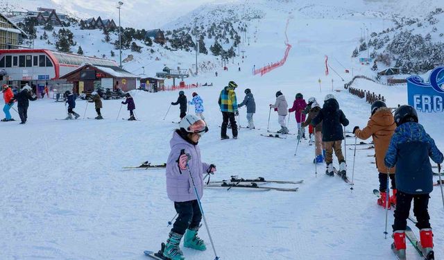 'Kayak Bilmeyen Kalmasın' Projesi Devam Ediyor