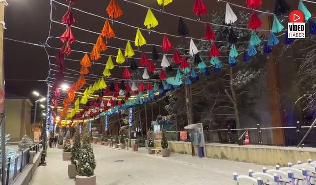 Kar Yağışı Şemsiyeli Sokağı da Etkiledi