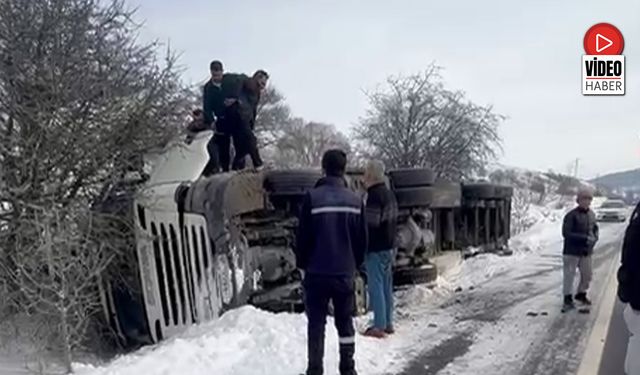 Ağır Tonajlı Tır Kaygan Yolda Kaza Yaptı