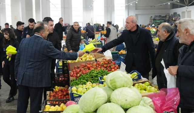 Pazar Esnafına Fiyat Etiketleri Dağıtıldı