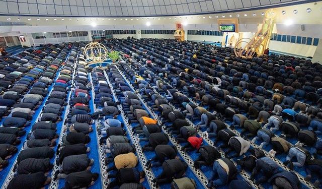 Erzincan'da Ramazan'ın İlk Teravihinde Camiler Doldu