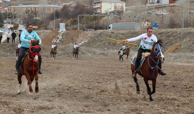 Tercan'ın Kurtuluşunun 108. Yılında Cirit Heyecanı