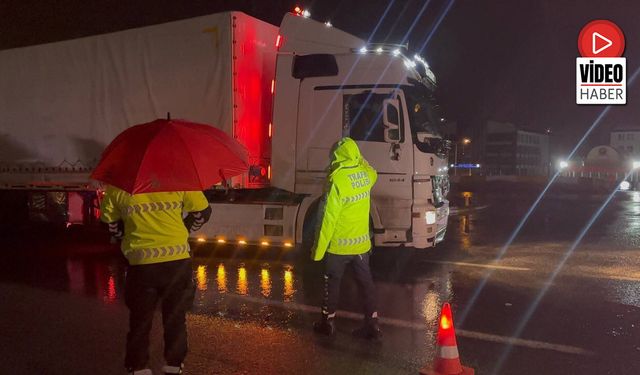 Erzincan'da Sağanak, Kar ve Sis Ulaşımı Durdurdu