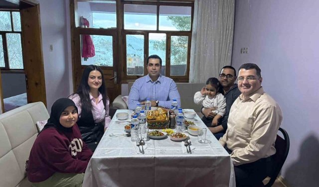 Kemah Kaymakamı Tutay ailesiyle iftar sofrasında buluştu