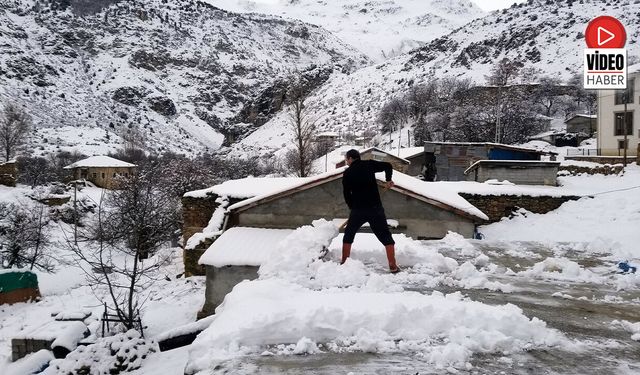 Erzincan'da Köylerde Karla Mücadele Sürüyor