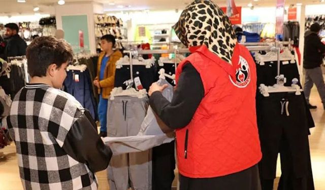 Gönüllü Gençler Derneği 500 Çocuğu Sevindirdi