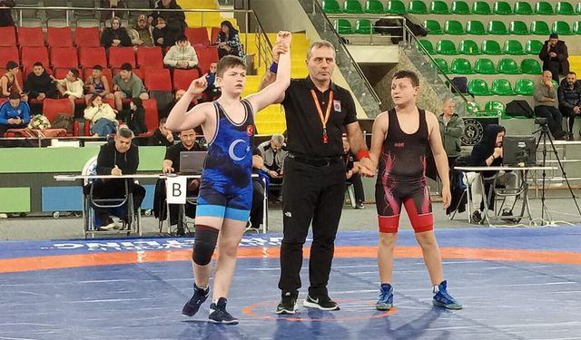 Erzincanlı Güreşçilerden Gururlandıran Performans