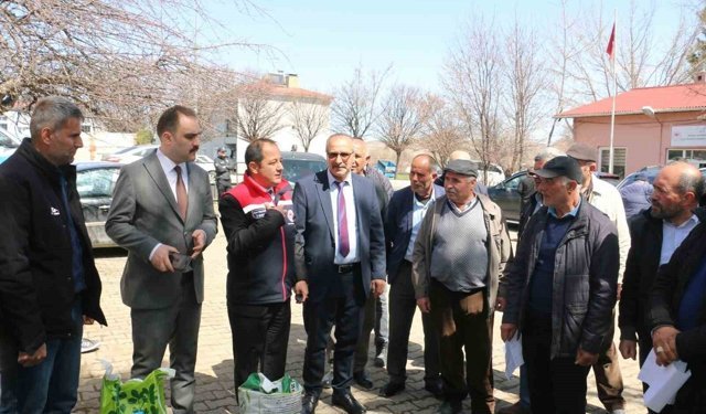 Çayırlı'da 133 Çiftçiye 10 Ton Yonca Tohumu Desteği