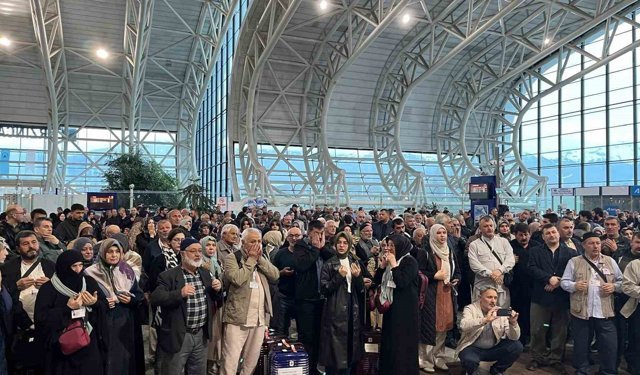 Erzincan'dan 192 Hacı Adayı Dualarla Uğurlandı