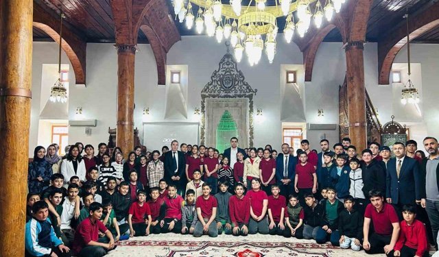 Kemah'ta Değerler Eğitimi Camide Gerçekleştirildi