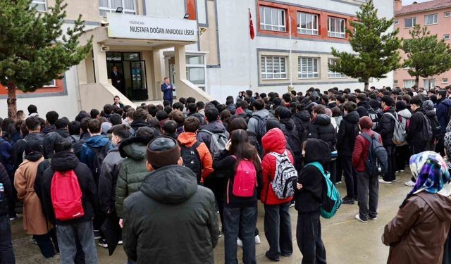 Mustafa Doğan Anadolu Lisesi'nde Şehitler İçin Saygı Programı