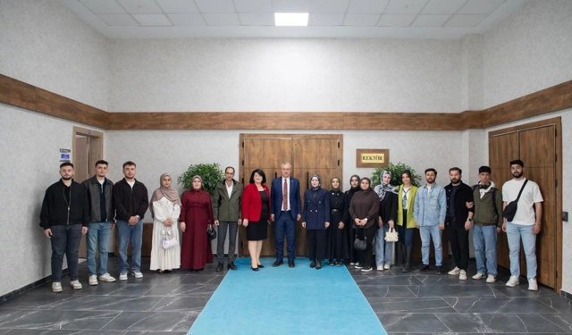 Öğrenciler Vakıf Eserleri Deneyimlerini Rektörle Paylaştı