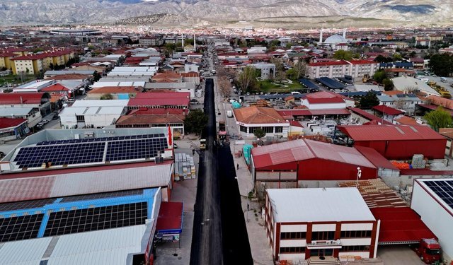 Erzincan’da Dede Korkut Caddesi Baştan Sona Yenileniyor