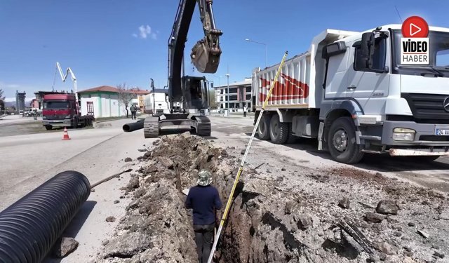 Erzincan'da Yağmur Suyu Hatları Yenileniyor