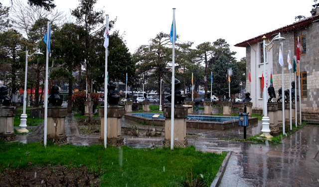 Bahar Gününde Kar Yağışı Şaşkınlık Yarattı