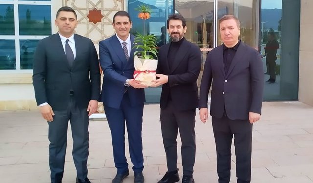 Tescilli Ters Lale Bakan Yardımcısı Mumcu’ya Hediye Edildi