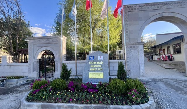 Melik Mengücek Gazi Türbesinde Çevre Düzenlemesi Tamamlandı