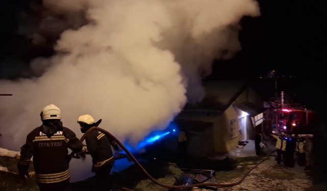 Kemah İlçesindeki Otomobil Yangını Kafa Karıştırdı