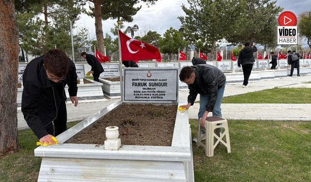 Garnizon Şehitliği’nde Vefa Mesaisi